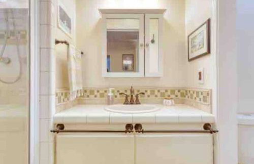 Belmont Shore Beach Bungalow, 2 min walk to town! - Foto 9