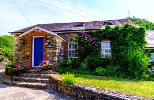 Lakeside Cottage - Photo 1