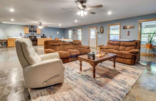 1 Mi to Greers Ferry Lake! Outdoor Adventure Base - Foto 2