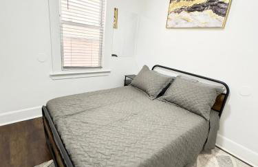 Sleeps 8, Stylish Home, Great Access NYC & EWR - Photo 10