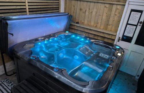 Synod Farm Cottage, 5 Person Hot Tub, Pets Welcome - Photo 10