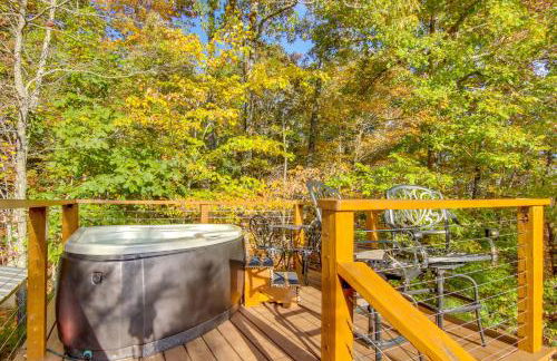 7 Mi to Lake Lure Mill Spring Cabin with Hot Tub - Foto 25