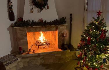 Evnia Romantic Winter Retreat Private Hot Tub Fireplace - Photo 1