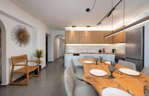 Hypnosis Beachside Villa with Private Heated Pool - Photo 24