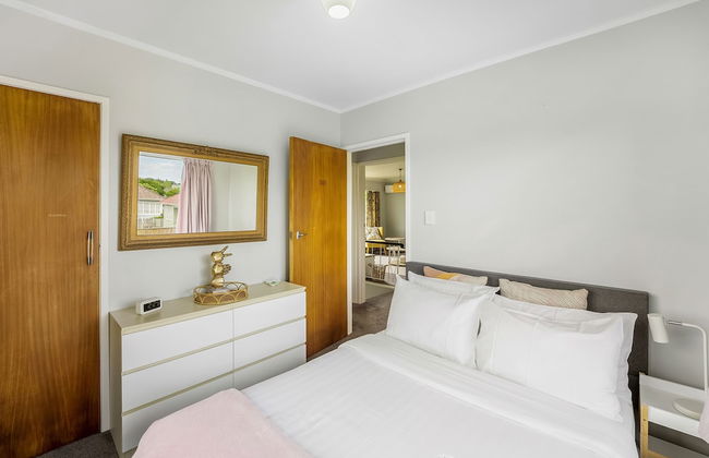 Inner City Retreat - WiFi - Netflix - Photo 14