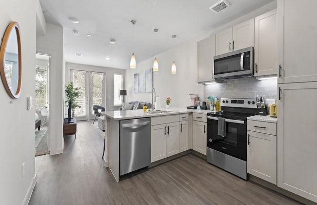 Chic King Bed 1BR Suite 5 Min to DT - Foto 2