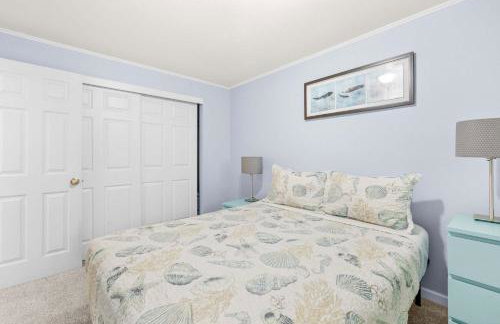 Bright Beach Town Bungalow - Foto 18