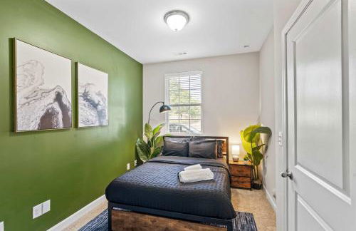 3BR Townhouse King Bed Garage Pineville - Foto 28