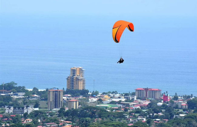 Paragliding in Jacó - Photo 1