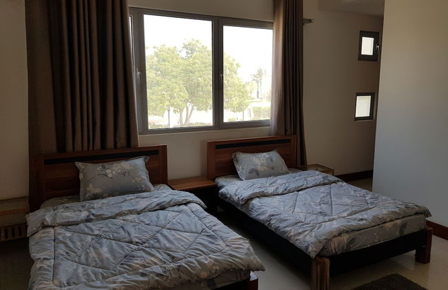 Luxury villa with private pier - Photo 2