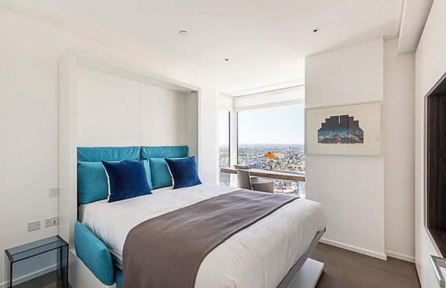 Luxurious 3-bed Sky-high Battersea Gem - Foto 8