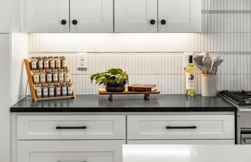 The Benton Hot Tub Theater 5 Mins to Denver - Foto 70