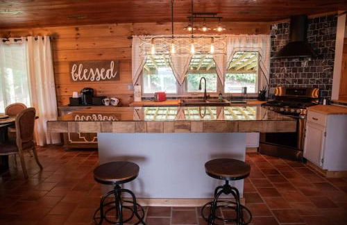 Southern Comfort Retreat with a private hot tub - Foto 27