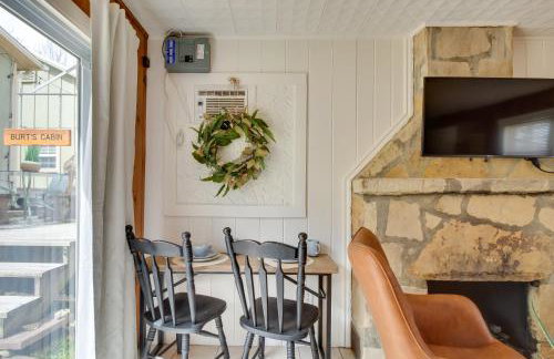 Mountain Home Cabin with Fire Pit Less Than 1 Mi to Lake! - Foto 8