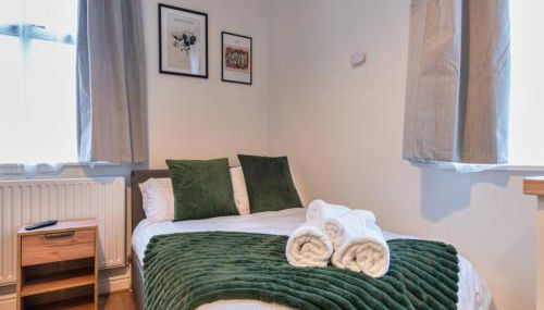 Stylish Studio in Central Wolverhampton - Pass the Keys - Photo 2, towels, Other