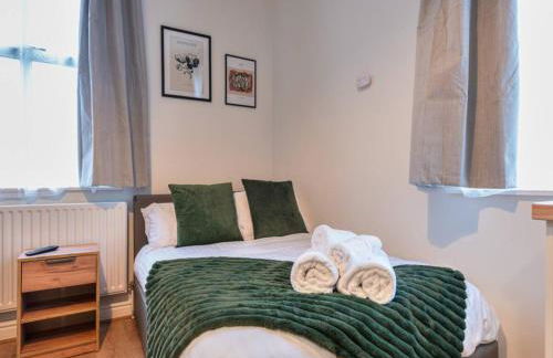 Stylish Studio in Central Wolverhampton - Pass the Keys - Photo 2