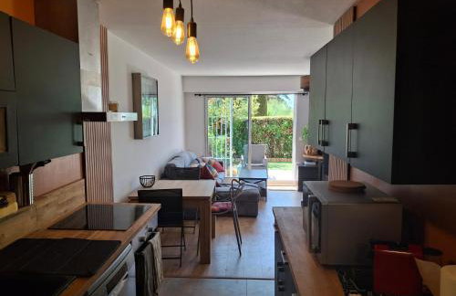 Lovely apartment with private garden and a swimming-pool - Foto 18