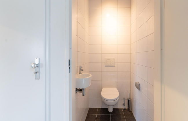 Luxurious Holiday Home With Parking - Photo 27