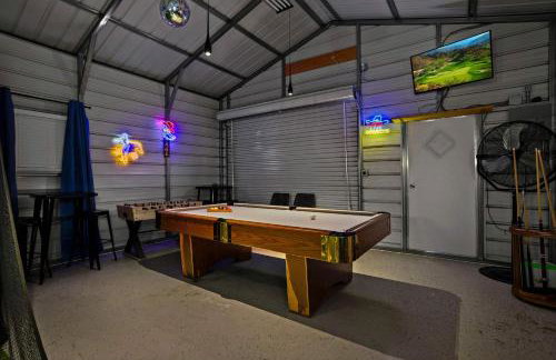 5BR w Pool, Golf Simulator, Game Room & EV Charger - Foto 51