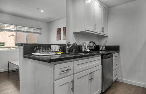 Chic Large 1-Bedroom in Hollywood 10 Min Away From Downtown LA - Foto 14