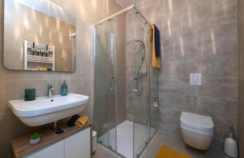 Beautiful Apartment In Plomin Luka - Foto 12