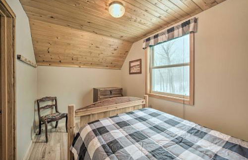 Cozy Birchwood Retreat on UTV Trail with Hot Tub! - Foto 23