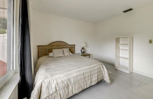 Canal-Front Gem with Pool 3 Mi to Hard Rock Stadium - Foto 13