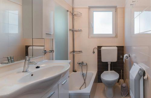 Apartments by the sea Molat - 18433 - Photo 9