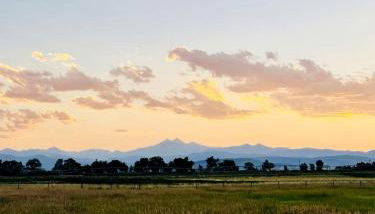 Colorado Getaways in this Lovely Safari Tent on Working Sheep Farm in Longmont - Foto 3