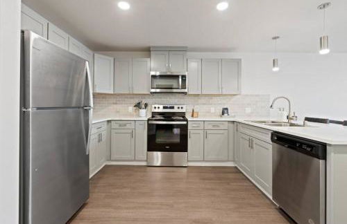 King Bed J and K on Main Luxury Apartment 403 - Foto 3