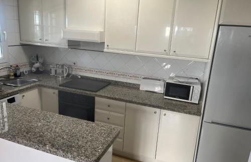 Stunning 3 bedroom Large House in Great Location - Foto 12