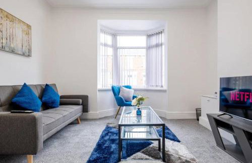 Recently renovated stylish home parking - Pass the Keys - Photo 7