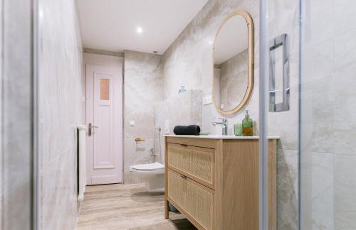 Grand 90m2 - 4 lits - Quartier Impérial - Gare 1 min - Photo 9