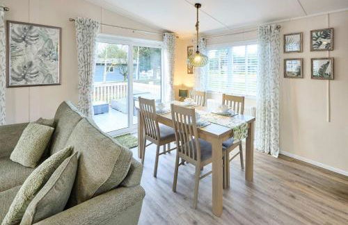 The Yorkshire Burrow Lodge with Hot Tub - Foto 16