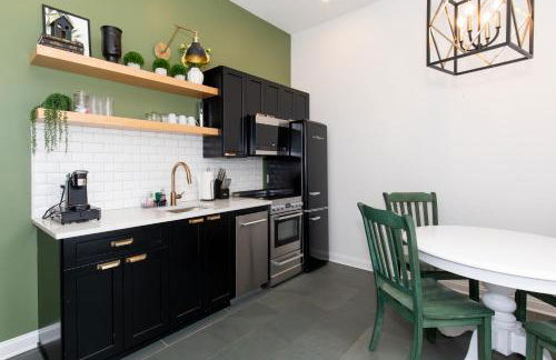 Boutique Style Condo Near Downtown Waterfront - Foto 12