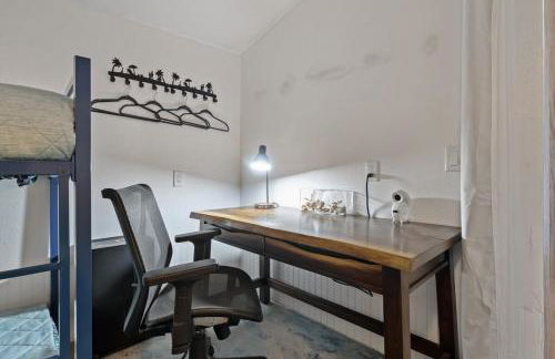 Next to Downtown Huge yard with Parking - Foto 15