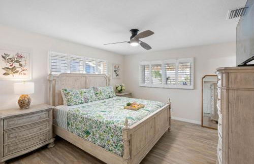 Brand New Saltwater Pool! - Waterfront Canal - Luxury Home - Foto 28