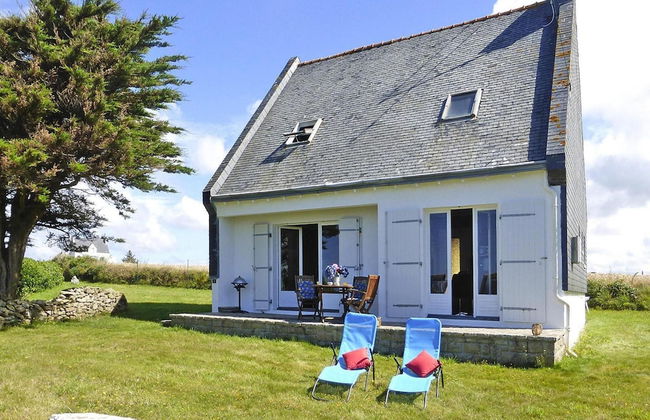 Holiday Home in Plozevet Near Beaches - Foto 1