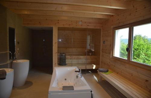 Chalet Bien Etre - 150m² - Avec Sauna & Balnéo - Les 4 saisons - Lac de Chalain - Foto 2