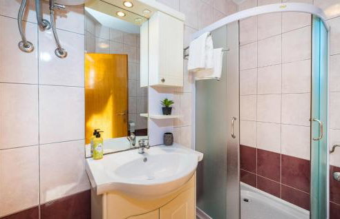 Gorgeous Apartment In Rtina With Wifi - Photo 22