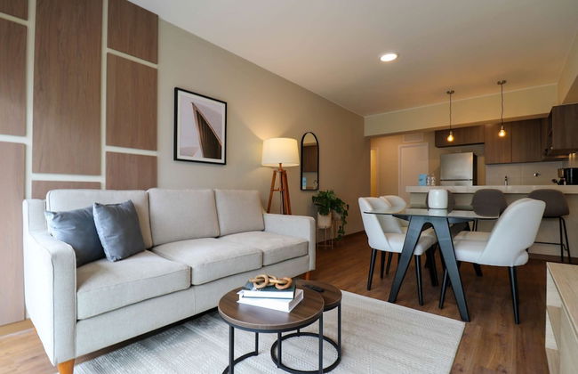 w Comfy 2BR w Modern Balcony Near Kennedy Park - Foto 1