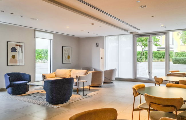 Fancy Apartment With Mesmerizing Canal Views - Photo 3