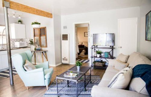 Seaside Bliss -Downtown! Beach! ConvCenter! Bikes! - Foto 1