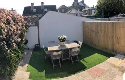 Trafalgar, lovely ground floor flat with outside patio garden, minutes walk to seafront - Photo 18