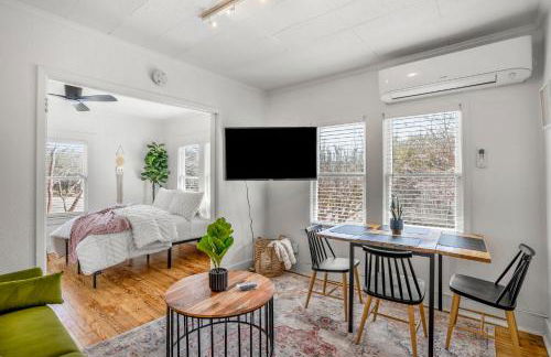 Historic Heights Boss Babe Bungalow - Foto 12