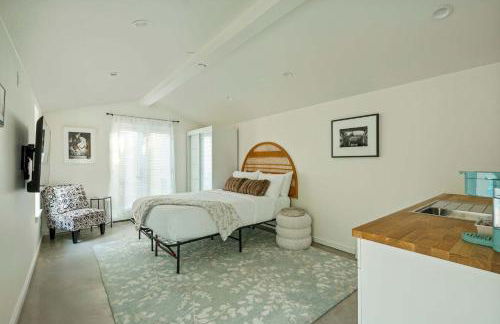 Ladybird Villa - Heated Saltwater Pool - Walk to SoCo - Photo 35