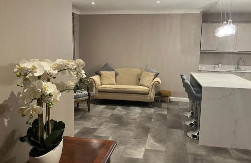 Buckingham Court - Photo 1