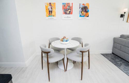 Close to the Action, Peaceful When You Return - Foto 7