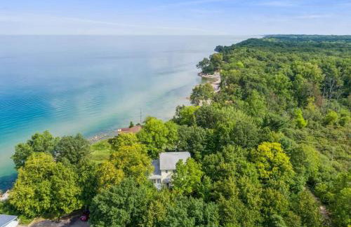 Coastal Cottage by Juniper Holiday + Home - Photo 7