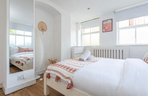 Bright and Spacious 3BDR Loft by Tooting Broadway - Photo 16